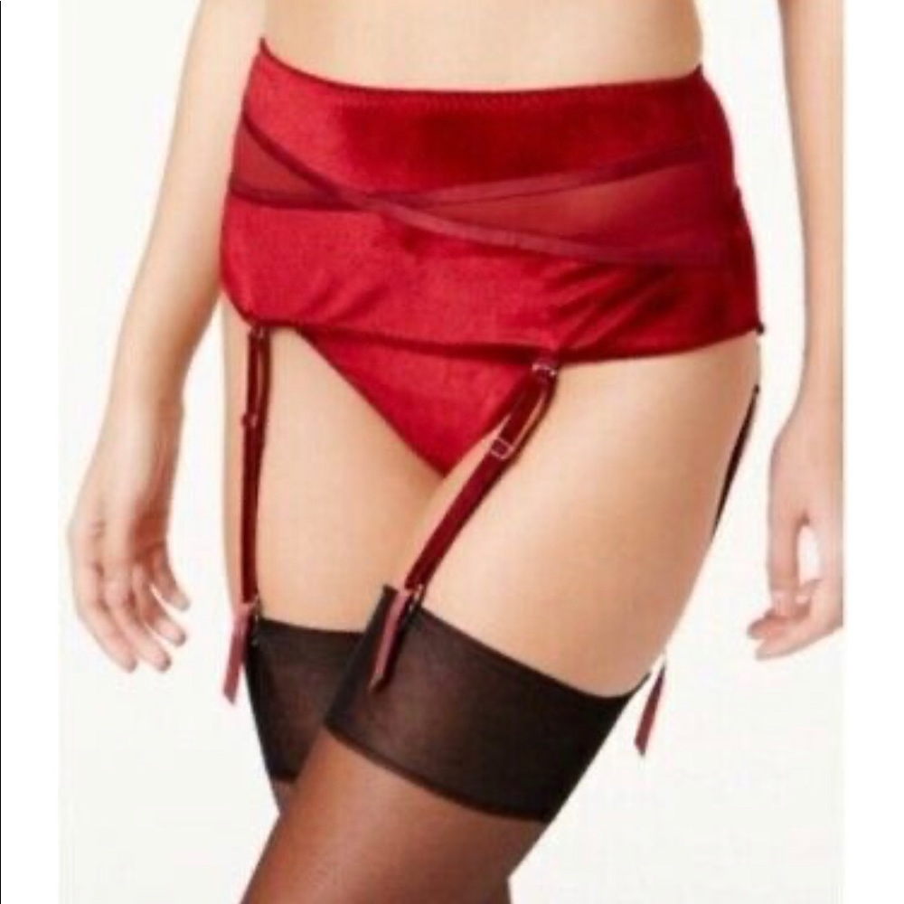 🆕 MAIDENFORM | NWT Sexy Red Velvet Garter Belt